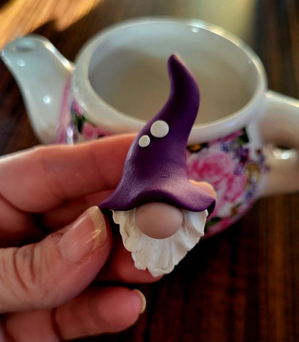 Gnome tea string holder: purple
